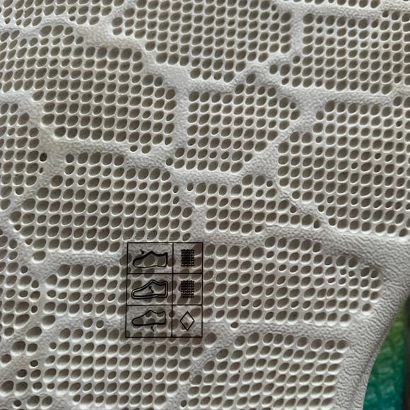 Free & Easy x Lusso Cloud Pelli Slip Ons - Picture 7 of 11